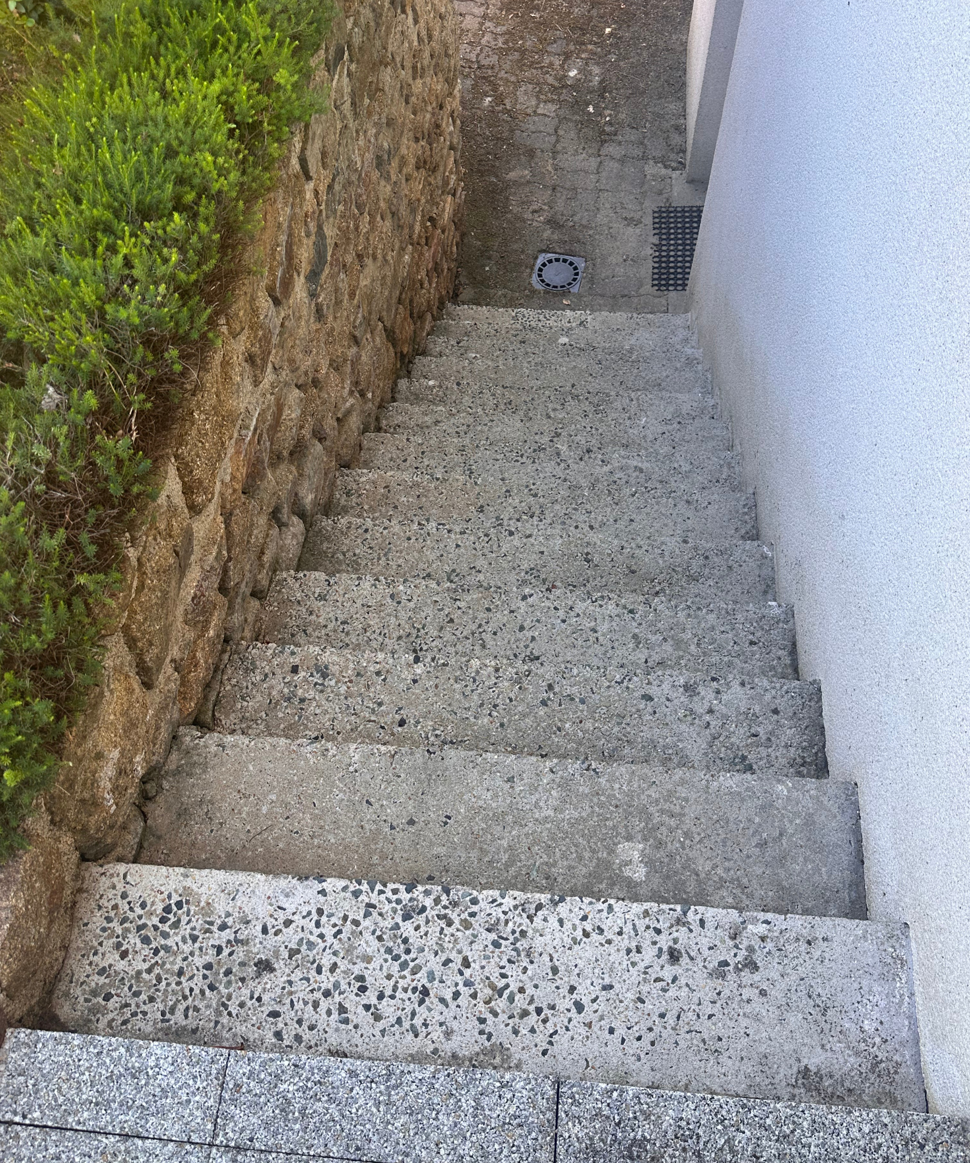 Nettoyage de marche d'escalier à Laval